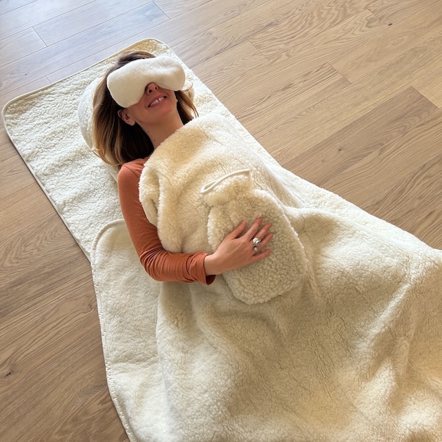 Accessoires de yoga restauratif en laine méditation relaxation Yogom bouillotte masque yeux couverture tapis en laine