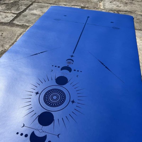 Tapis de yoga antidérapant Star Totem Bleu électrique Yogom focus design