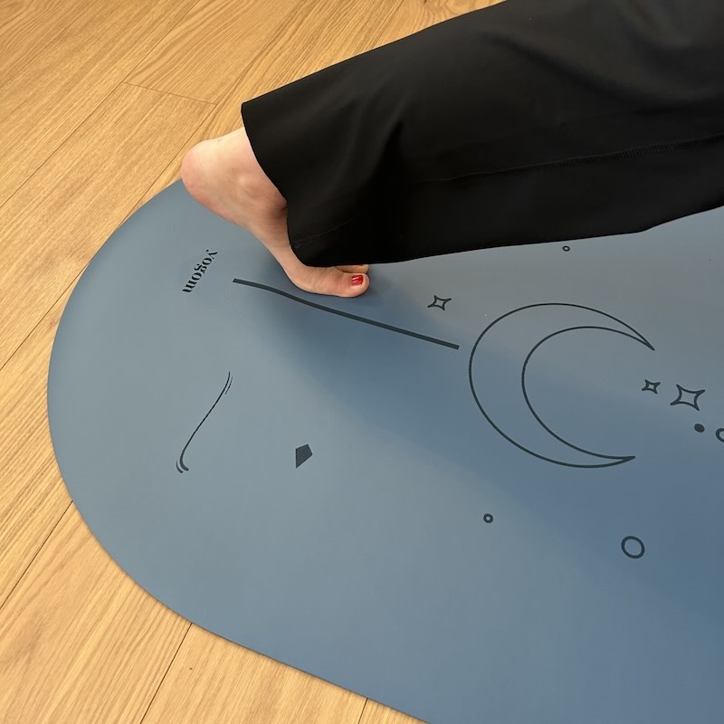 tapis de yoga Star Yogom antidérapant rond solaire bleu Yogom