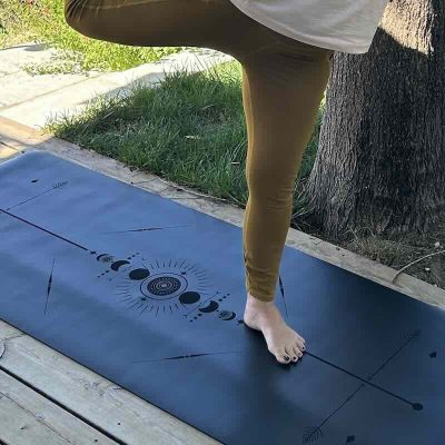Tapis de yoga Star Totem. noir Yogom Tapis de yoga Star Totem. noir Yogom