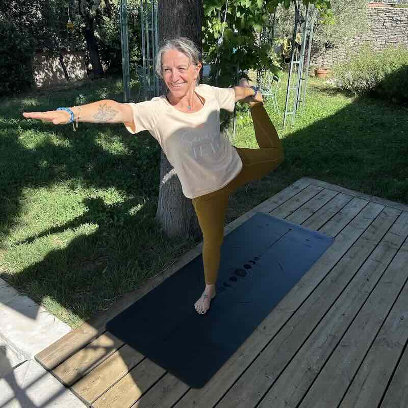 Tapis de yoga Star Totem. noir Yogom